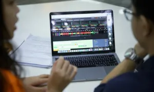 Vì sao chứng khoán Việt Nam được nâng hạng nhưng vẫn cần đợt rà soát tháng 3/2026?